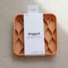 Dogged - Bol à Alimentation Lente pour Chien - Motif Argyle Muscade