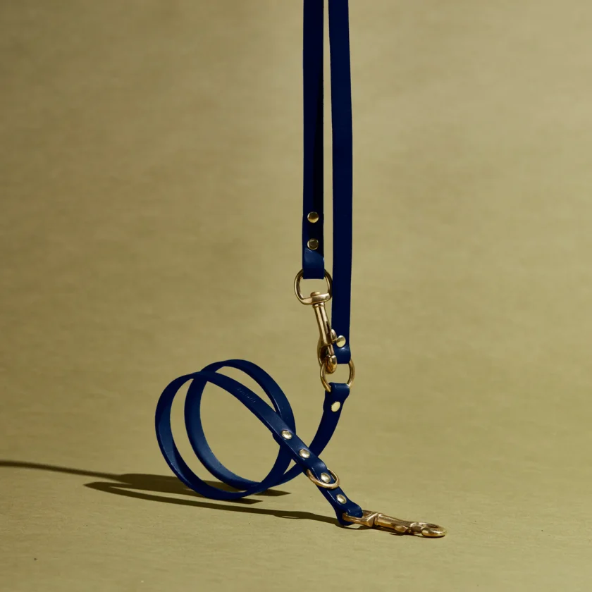 Longue laisse ajustable en cuir italien bleu marine